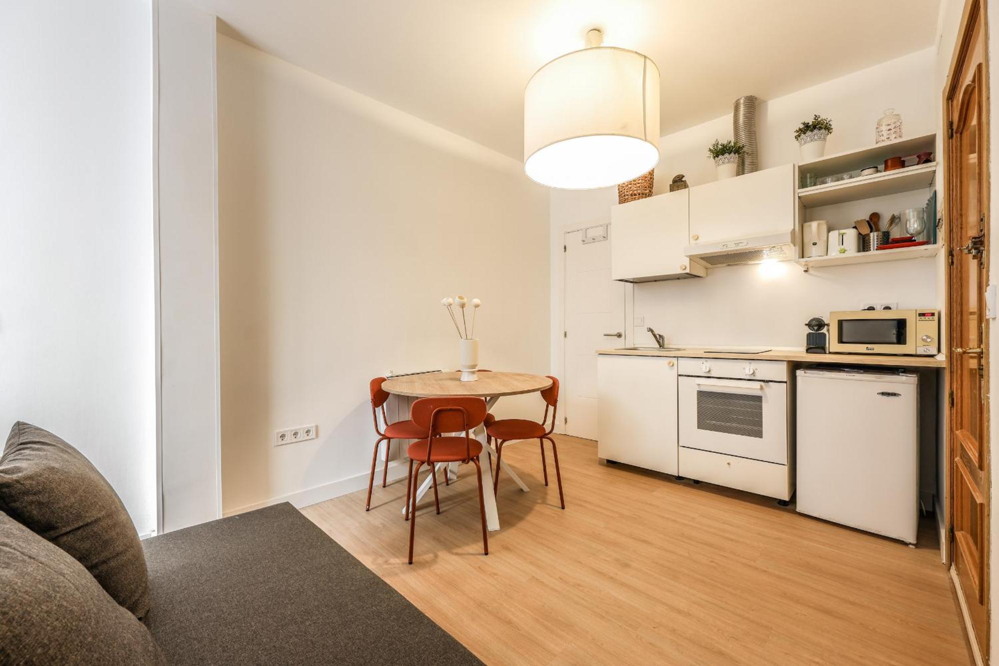 Pequeno Apartamento Reformado En Tirso De Molina Alquiler Temporal Madrid Exteriör bild