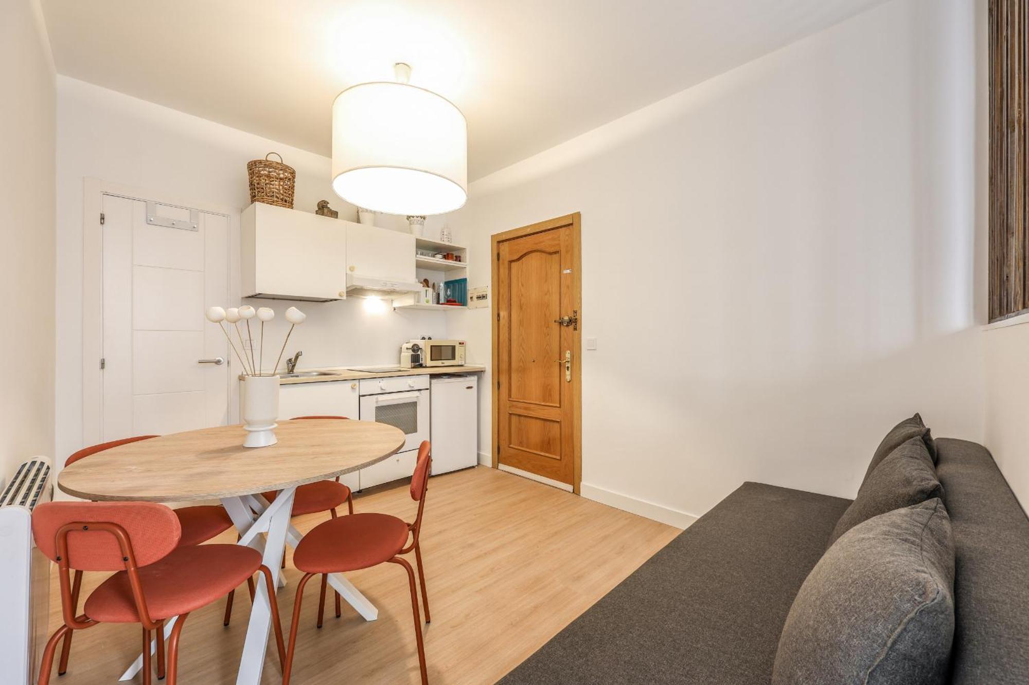 Pequeno Apartamento Reformado En Tirso De Molina Alquiler Temporal Madrid Exteriör bild