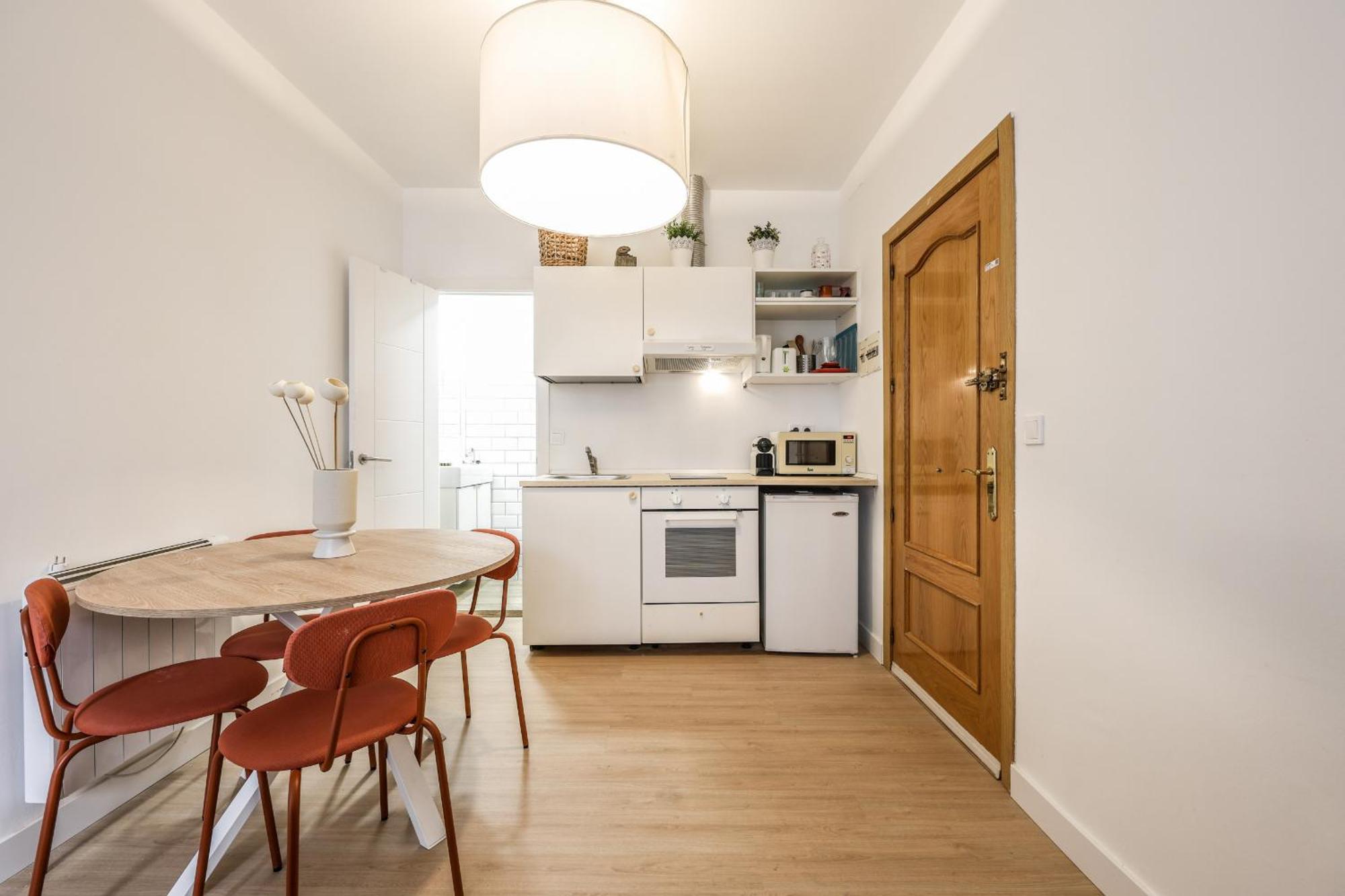 Pequeno Apartamento Reformado En Tirso De Molina Alquiler Temporal Madrid Exteriör bild